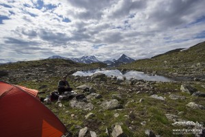 Zelt am See im Jotunheimen Gebirge