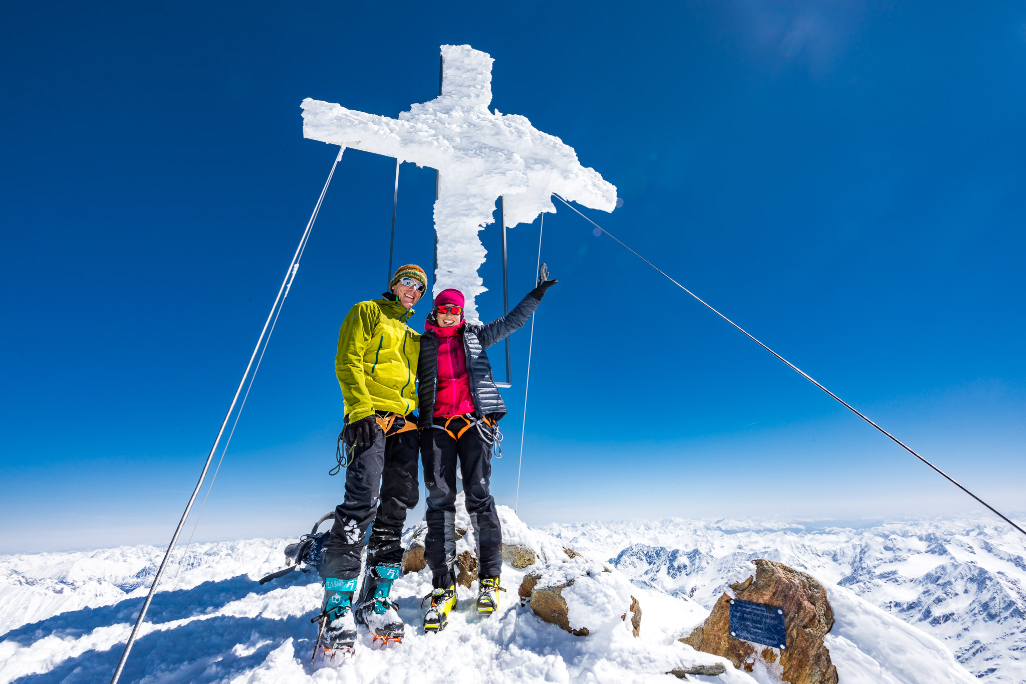 Wildspitze Gipfelkreuz Anraum Seilschaft